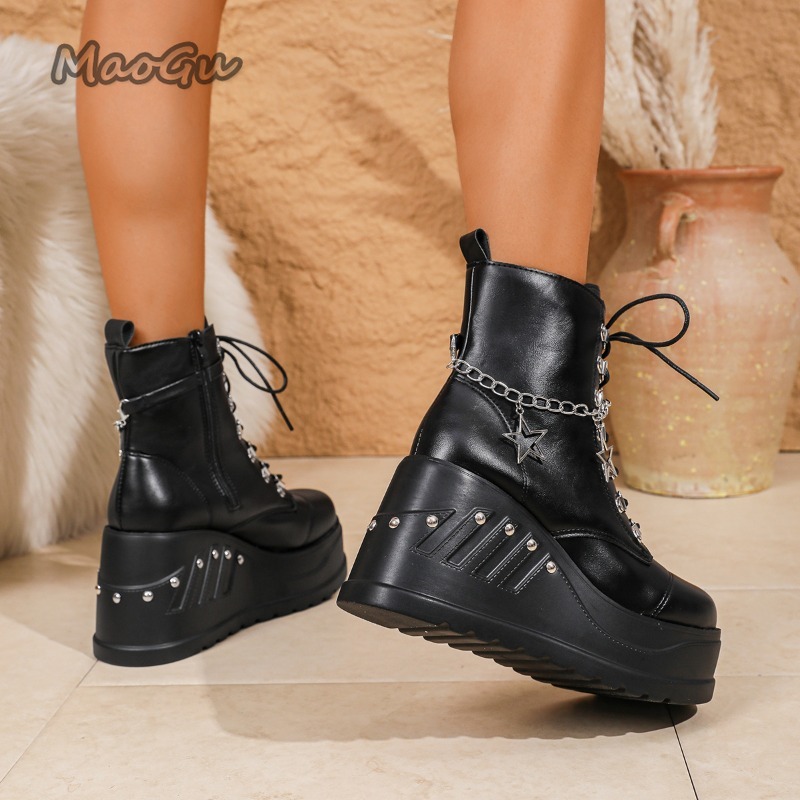 Sepatu Bot Wanita Platform Tin - Motorcycle Chain ulasan dan harga